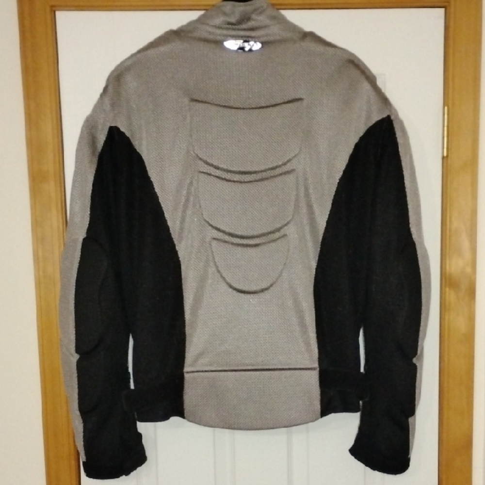 Men's Gray and Black Jacket - Picture 2 of 5